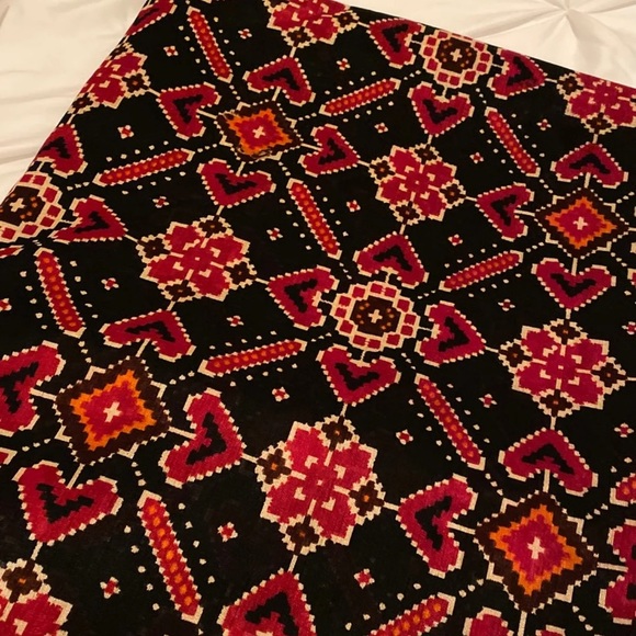 Black and dark red saree - Picture 2 of 4